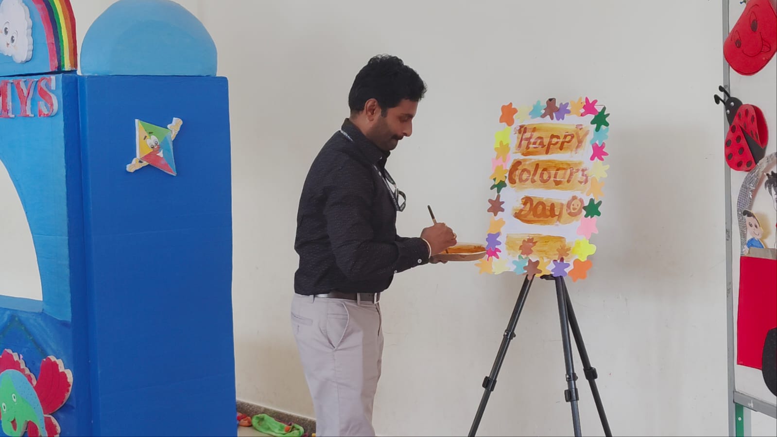 RVK - Mysuru Celebrates Colours Day with Creative Puppetry and Primary Colour Themes (1)