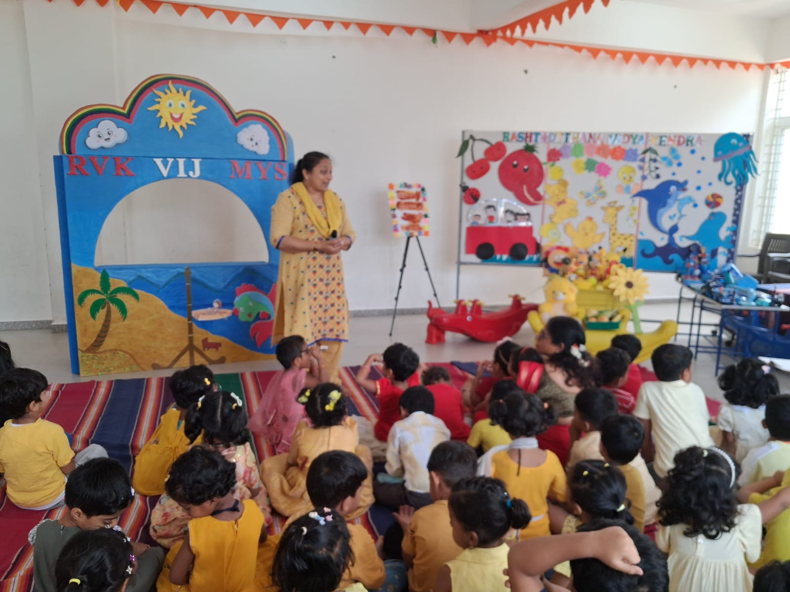 RVK - Mysuru Celebrates Colours Day with Creative Puppetry and Primary Colour Themes (4)