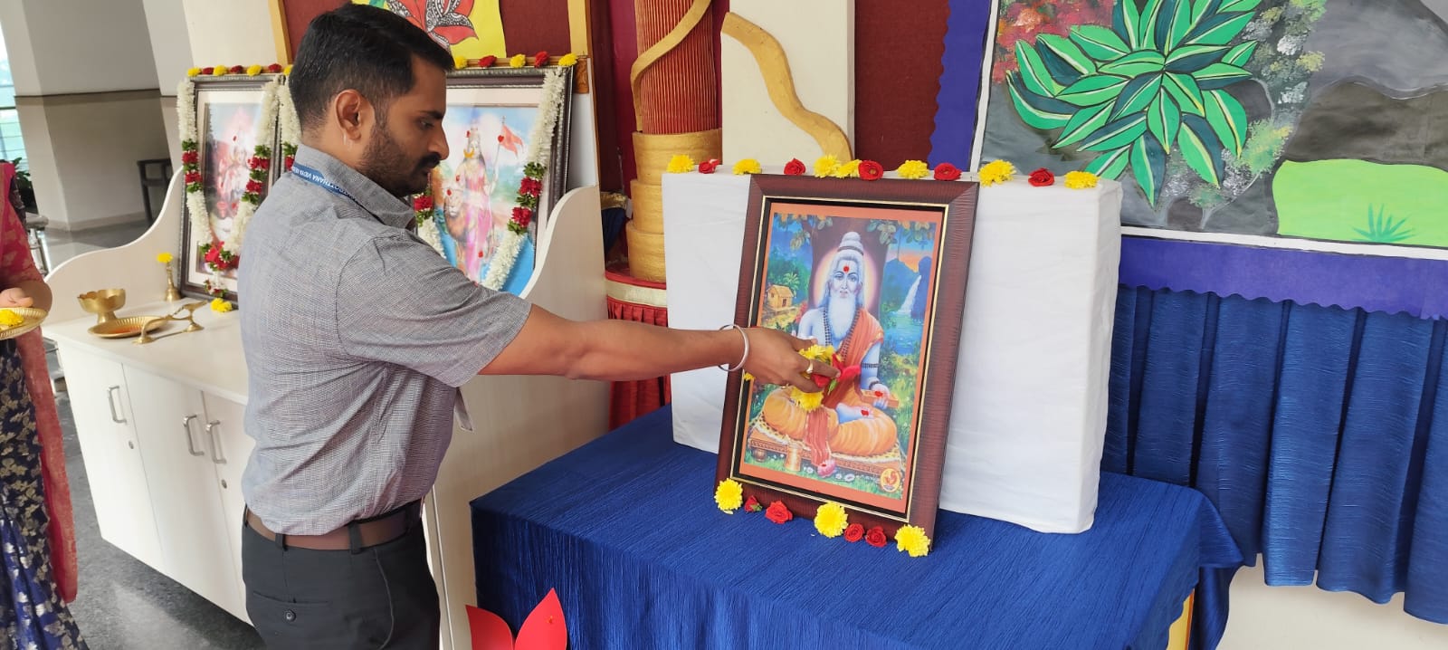 Students and Principal Honour Gurus on Guru Purnima at RVK Vijayanagar (3)