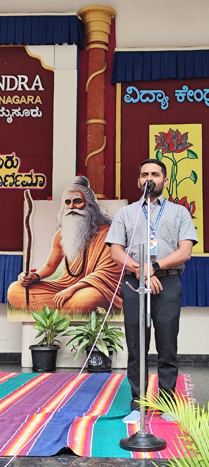Students and Principal Honour Gurus on Guru Purnima at RVK Vijayanagar (6)