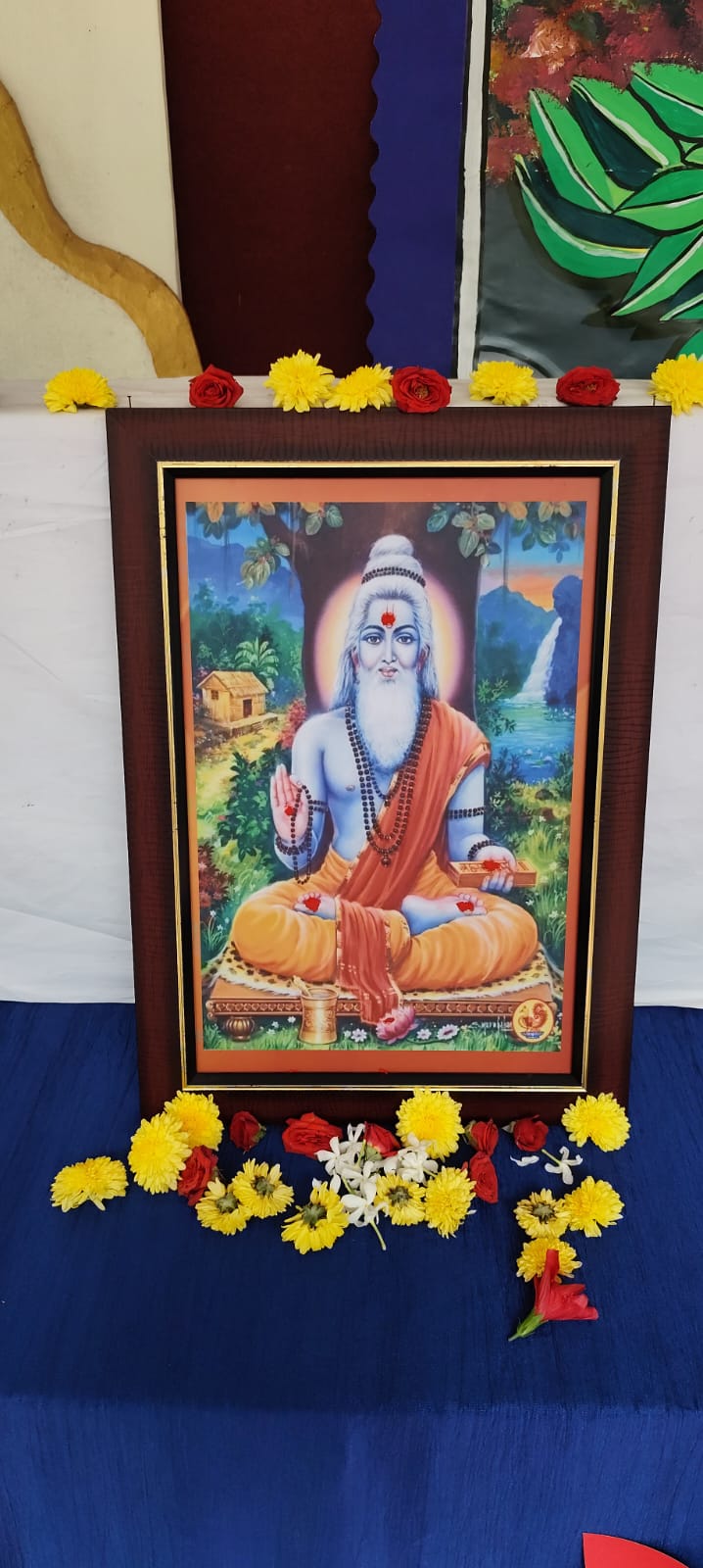 Students and Principal Honour Gurus on Guru Purnima at RVK Vijayanagar (7)