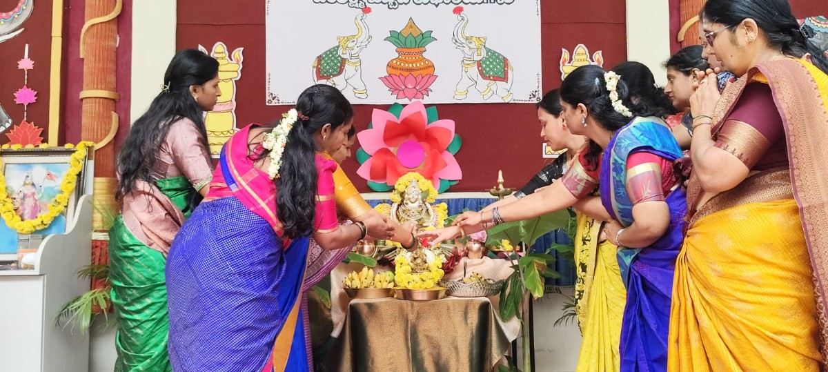 Varamahalakshmi Vrat Celebrated at RVK - Vijayanagar (4)