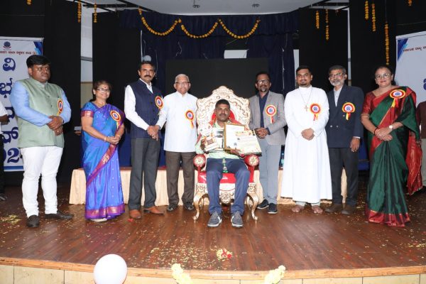 State Award to Nandish B, Teacher @ RVK – Vijayanagar